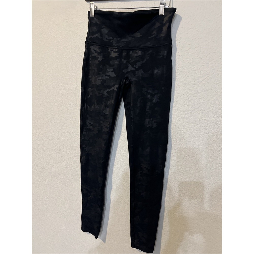 Spanx Women's Leggings Hi-rise BLACK CAMO SIZE LARGE 27" Inseam (will Stretch)